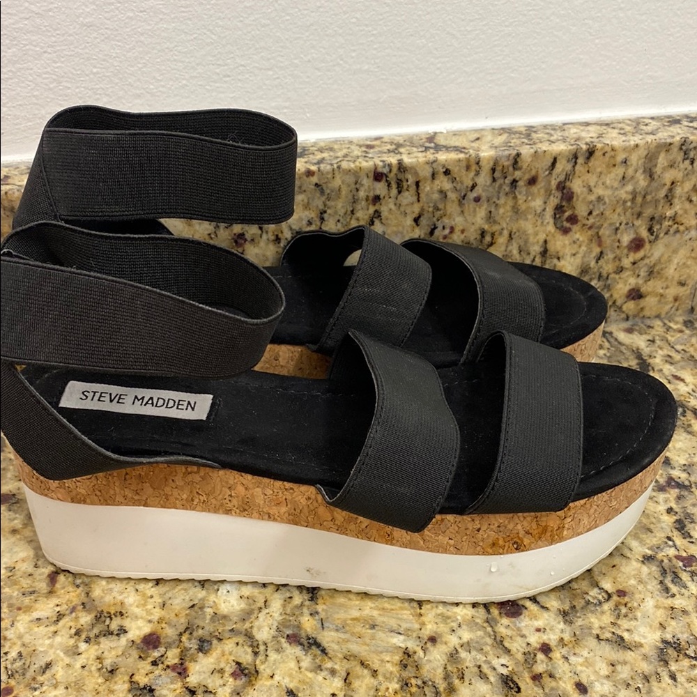 Steve Madden Black and White Platform elastic sandals size 7.5